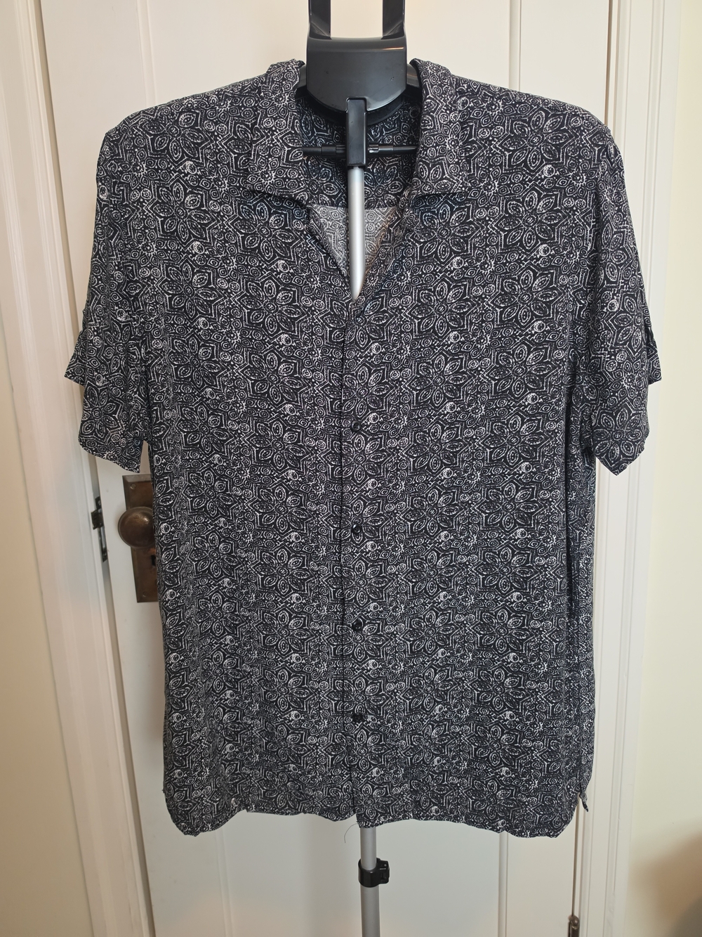 Express Black & White Short-Sleeve Button Down Shirt